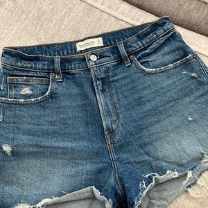 A&F Abercrombie Ultra High Rise Mom Jean Short Curve Love Size 12
